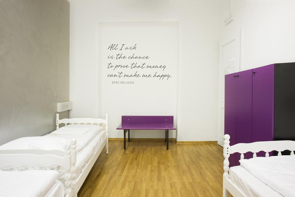 Tresor Hostel *